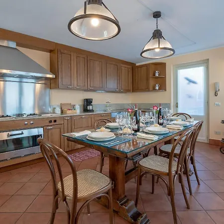 Villa San Siro Sleeps 8 Pool Wifi San Siro (Lombardy)
